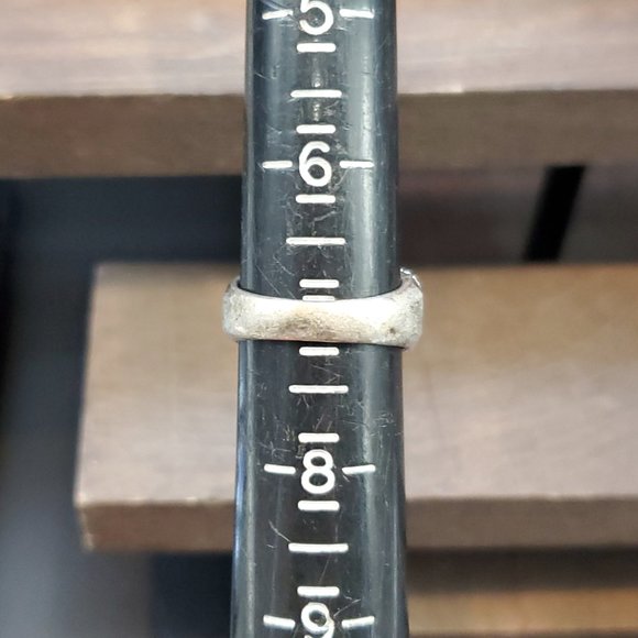 Size 7 Sterling Silver Heavily Worn Cubic Zirconia Cocktail Ring - Picture 6 of 8